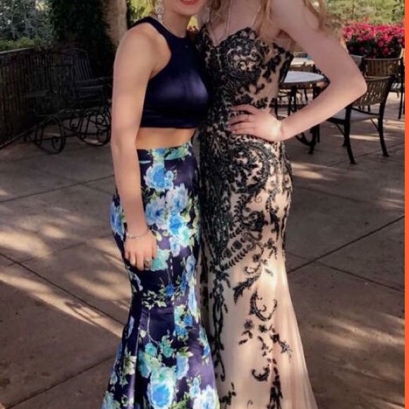 Beautiful beaded formal dress - Picture 5 of 5